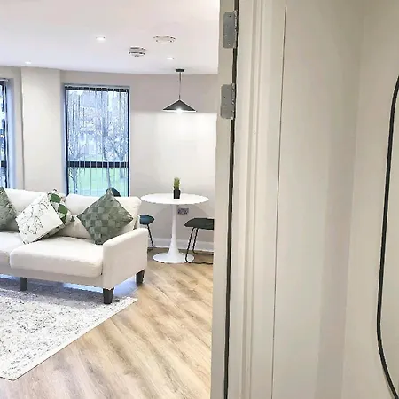 Apartment Mpl Luxury City - Free Netflix & Prime - First Direct Arena- Trinity Shopping - Sleeps 3-4 *