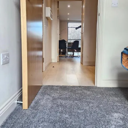 Апартаменти Mpl Luxury City - Free Netflix & Prime - First Direct Arena- Trinity Shopping - Sleeps 3-4 Лідс