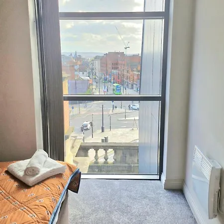 Apartment Mpl Luxury City - Free Netflix & Prime - First Direct Arena- Trinity Shopping - Sleeps 3-4 *