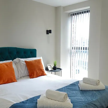 Apartment Mpl Luxury City - Free Netflix & Prime - First Direct Arena- Trinity Shopping - Sleeps 3-4