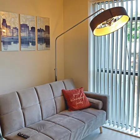 Апартаменти Mpl Luxury City - Free Netflix & Prime - First Direct Arena- Trinity Shopping - Sleeps 3-4 Лідс