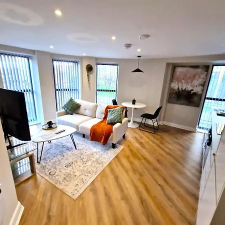 Mpl Luxury City - Free Netflix & Prime - First Direct Arena- Trinity Shopping - Sleeps 3-4 *